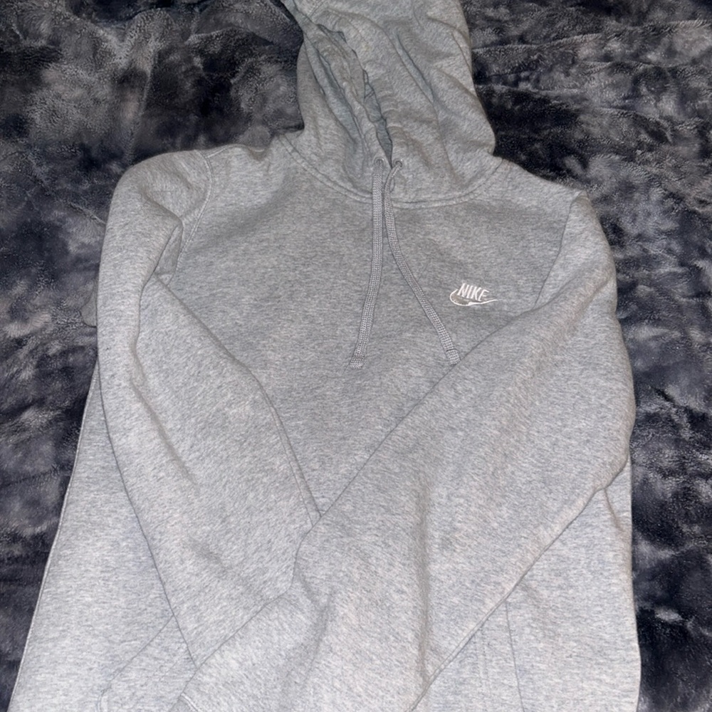 gray nike sweatshirt size small